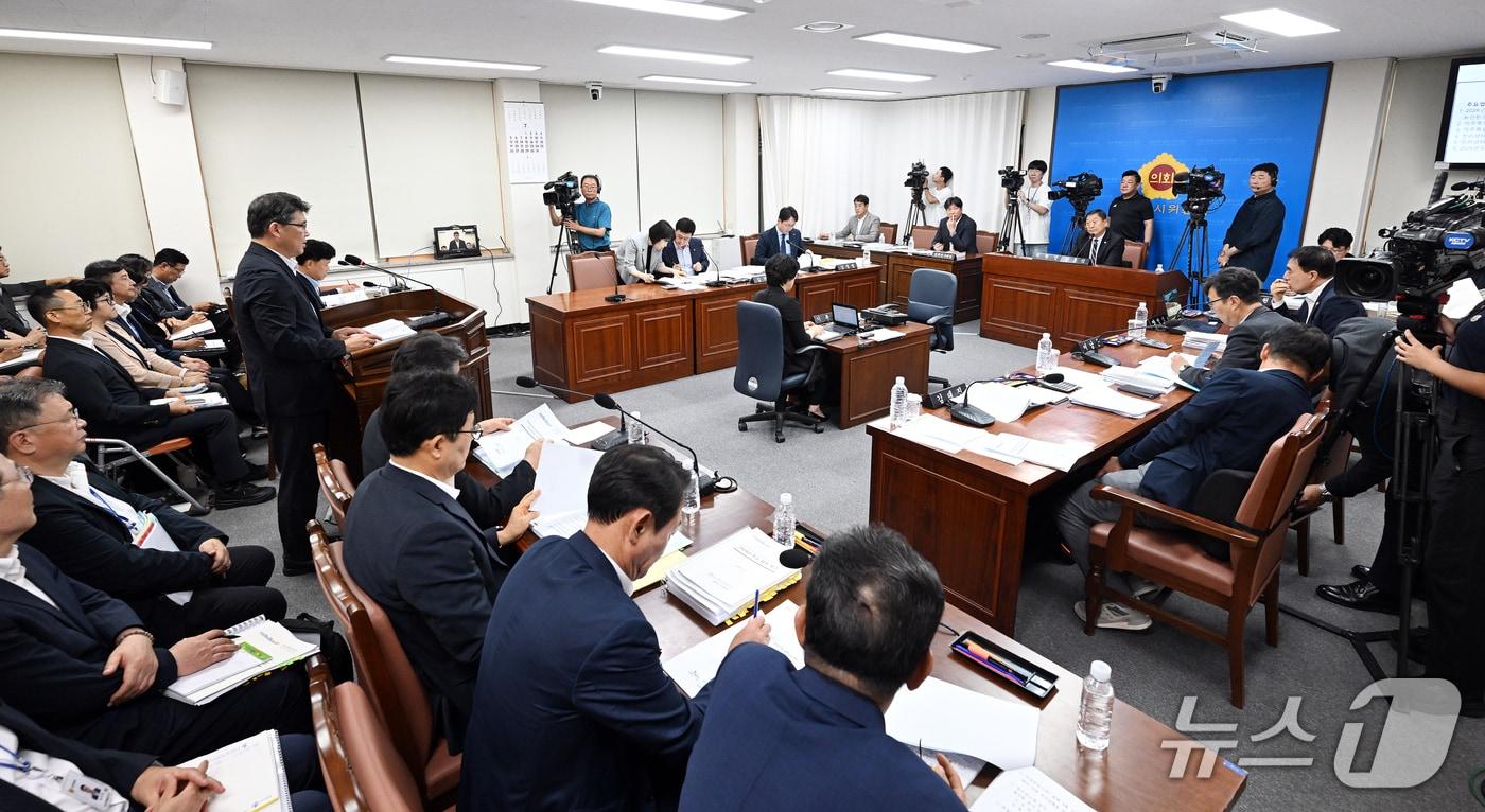 본문 이미지 - 14일 열린 제452회 제주도의회 임시회 환경도시위원회 제1차 회의 현장.(제주도의회 제공, 재판매 및 DB 금지)