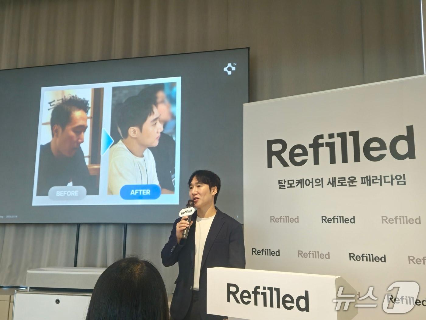 본문 이미지 - 정근식 콘스탄트 대표가 14일 서울 서대문구 골든타워빌딩에서 열린 기자간담회에서 리필드 제품 효능과 전략을 설명하고 있다. ⓒ 뉴스1 박혜연 기자