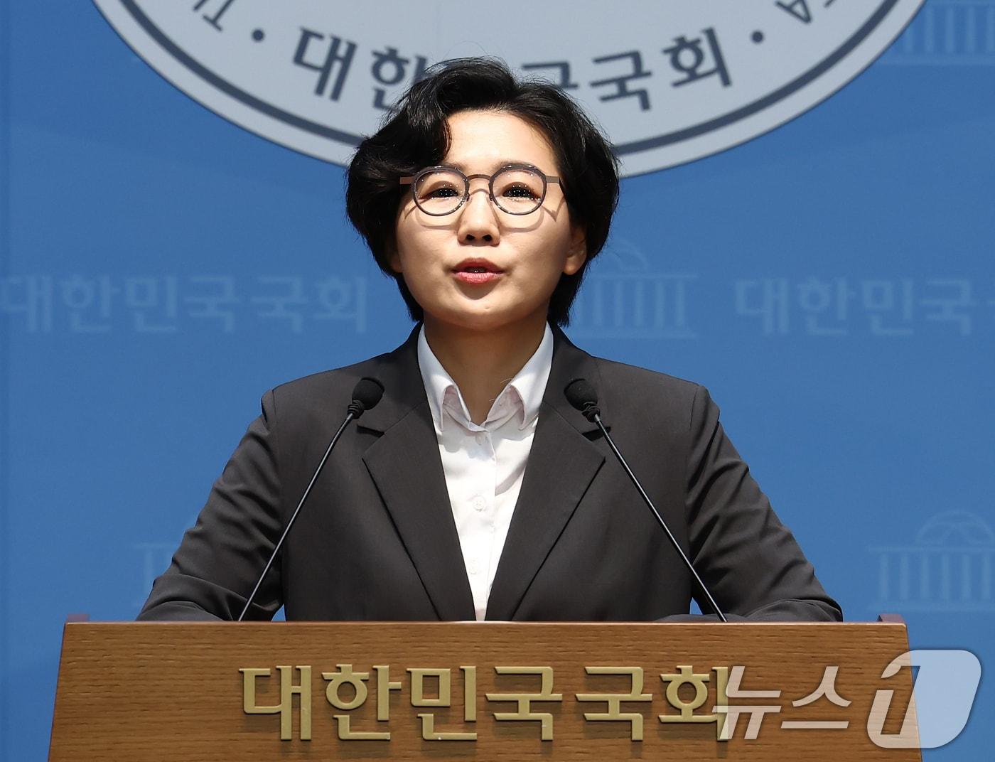 본문 이미지 - 더불어민주당 당대표 선거에 출마한 김보미 전 강진군 의원이 지난 14일 오후 서울 여의도 국회 소통관에서 당대표 선호투표제 관련 기자회견을 하고 있다. 2026.7.14 ⓒ 뉴스1 김민지 기자