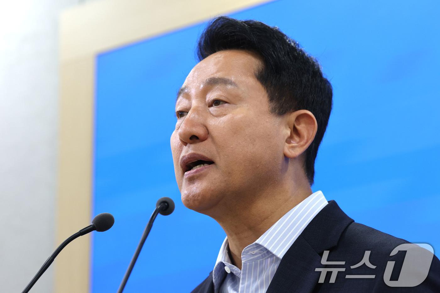 본문 이미지 - 오세훈 서울시장이 14일 오후 서울시청에서 정부에 제출한 서울 부동산시장 정상화를 위한 3개 분야 8대 정책과제에 대한 브리핑을 하고 있다. 2026.7.14 ⓒ 뉴스1 이광호 기자