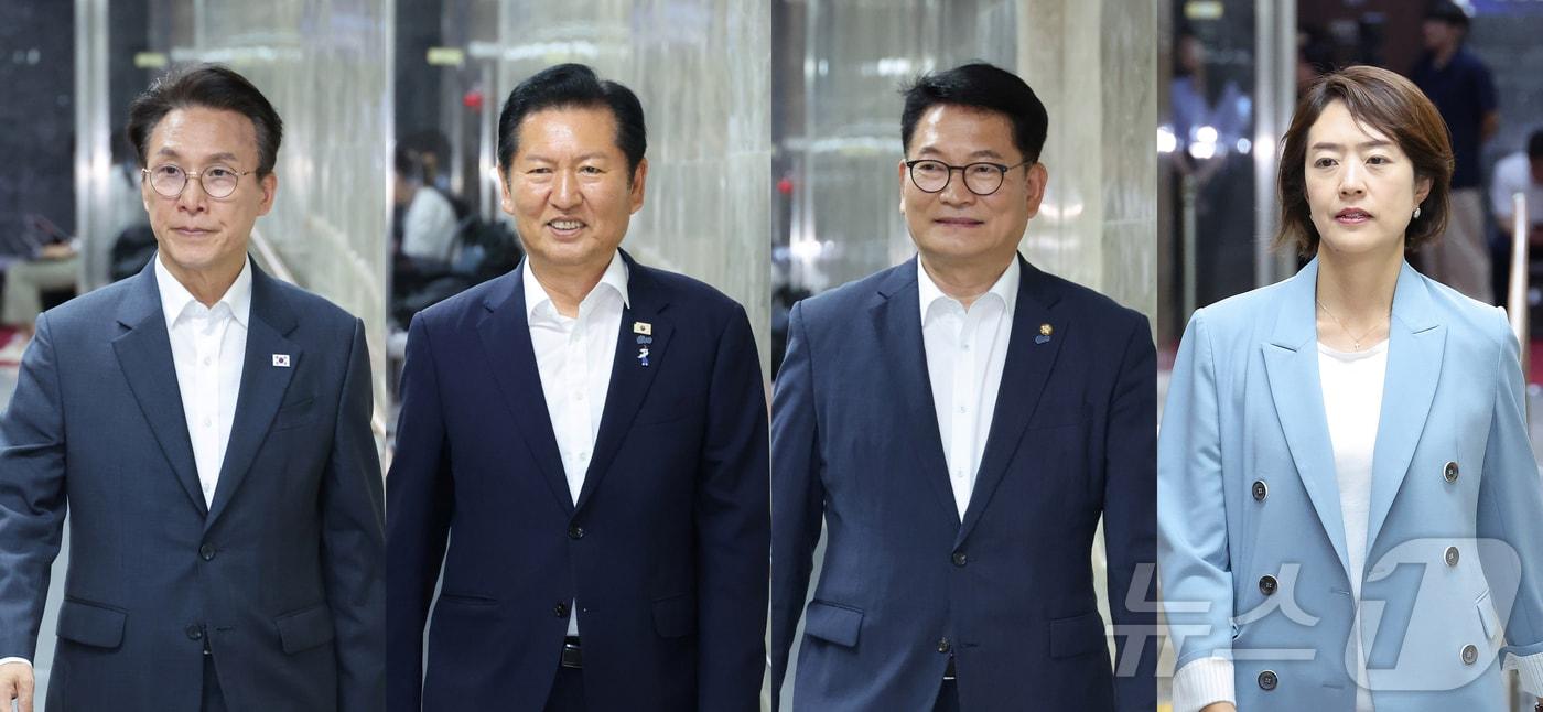 본문 이미지 - 더불어민주당 당권주자인 김민석(왼쪽부터), 정청래, 송영길, 고민정 당대표 후보가 14일 서울 여의도 국회에서 열린 의원총회에 참석하고 있다. 2026.7.14 ⓒ 뉴스1 신웅수 기자