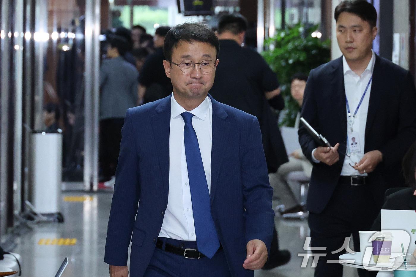 본문 이미지 - 한병도 더불어민주당 당대표 직무대행 겸 원내대표가 14일 서울 여의도 국회에서 열린 당무위원회에 참석하고 있다. 2026.7.14 ⓒ 뉴스1 신웅수 기자
