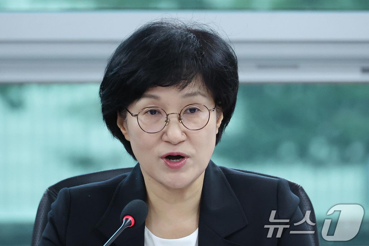 본문 이미지 - 원민경 성평등가족부 장관이 15일 서울 여의도 국회 의원회관에서 열린 성평등가족위원회 당정협의에서 발언하고 있다. 2026.7.15 ⓒ 뉴스1 신웅수 기자