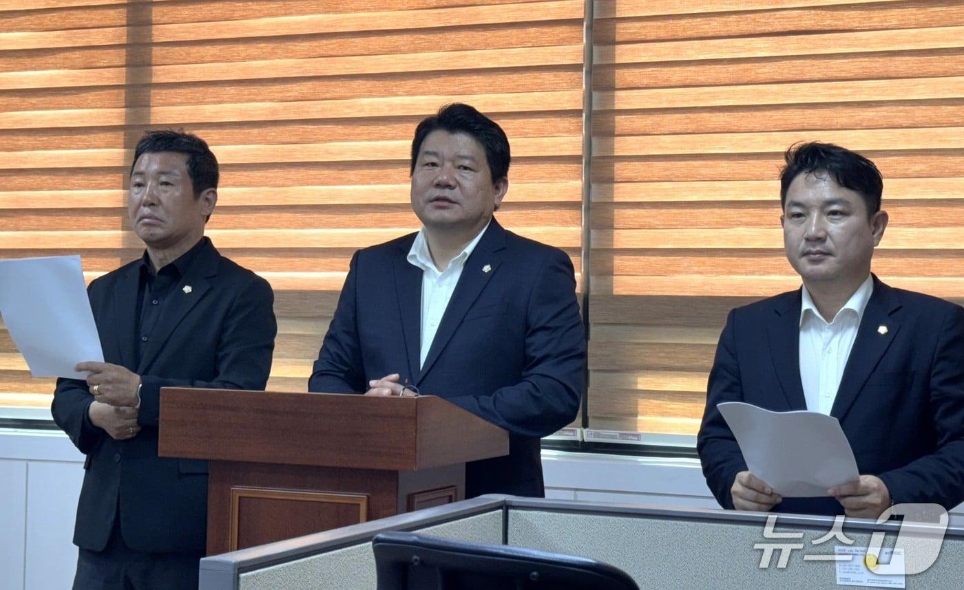 본문 이미지 - 국민의힘 소속 강동효·임채윤·사덕민 동구의원이 15일 동구청 프레스센터에서 기자회견을 열고 있다.2026.07.15.ⓒ 뉴스1 김세은 기자