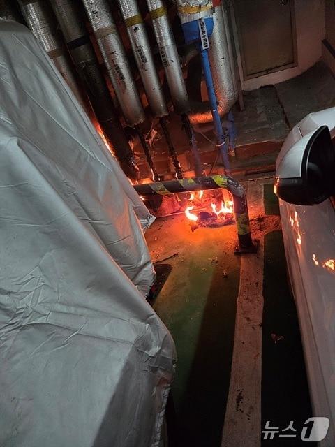 본문 이미지 - 14일 구리시 소재 아파트 지하 주차장에서 발생한 불. (경기도북부소방재난본부 제공)