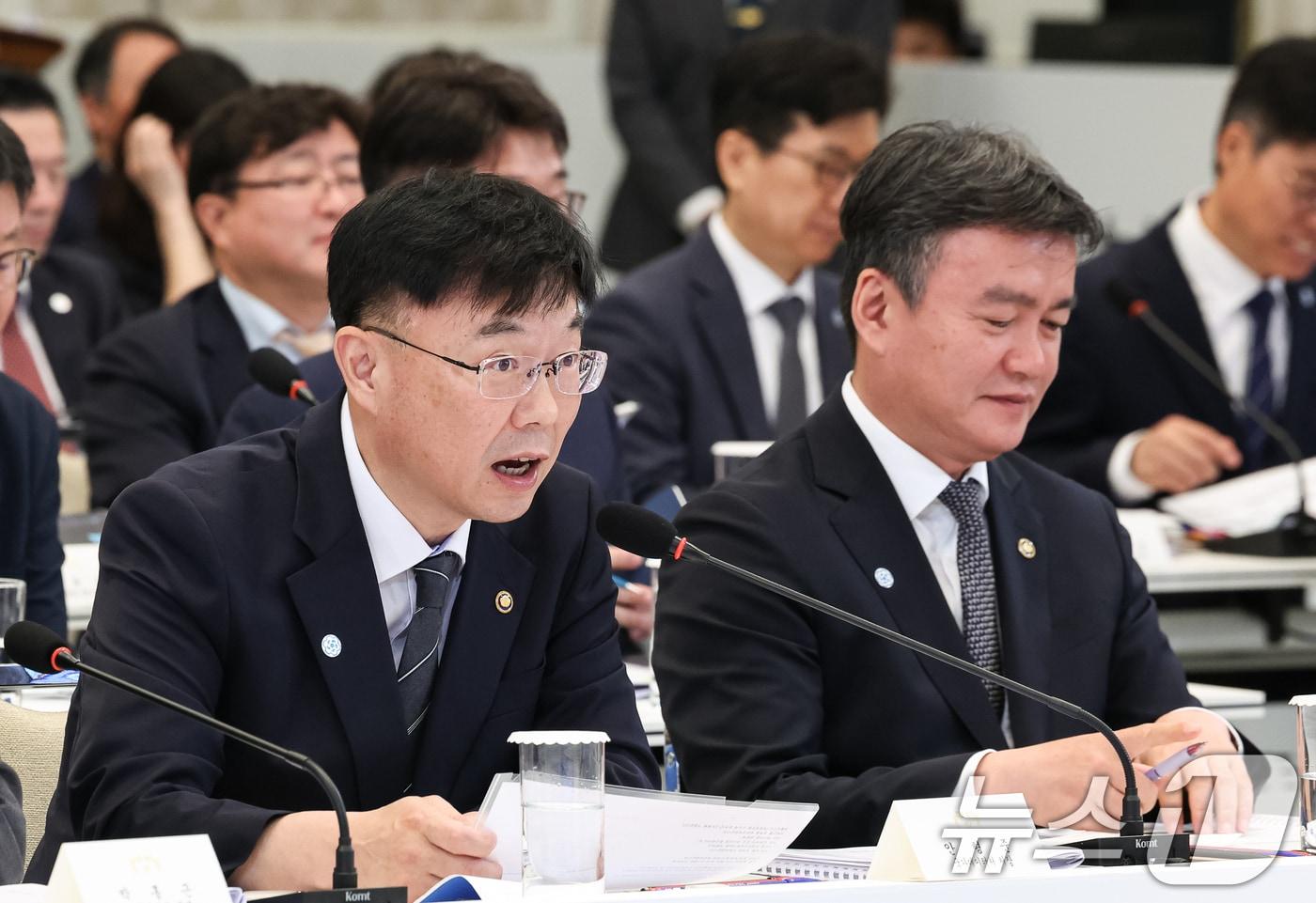 본문 이미지 - 안형준 국가데이터처장이 15일 청와대 영빈관에서 열린 재정경제부, 국가데이터처, 금융위원회, 기획예산처 업무보고에서 발언을 하고 있다. 2026.7.15 ⓒ 뉴스1 허경 기자