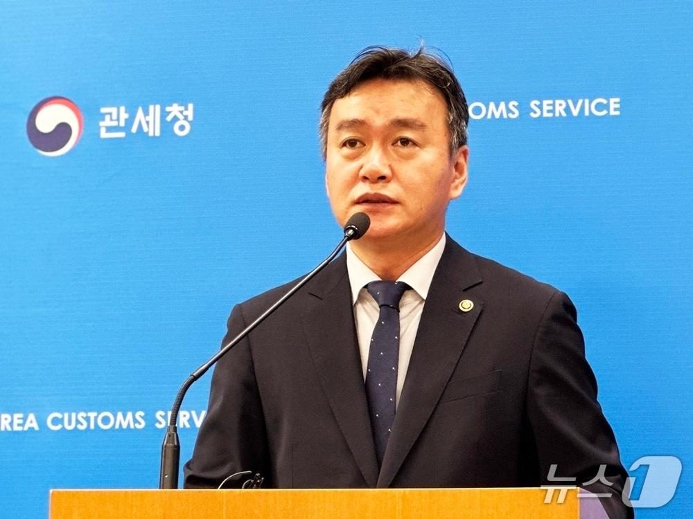 본문 이미지 - 이종욱 관세청장이 13일 정부대전청사에서 '2026년 하반기 업무계획'과 관련 브리핑을 하고 있다. /뉴스1