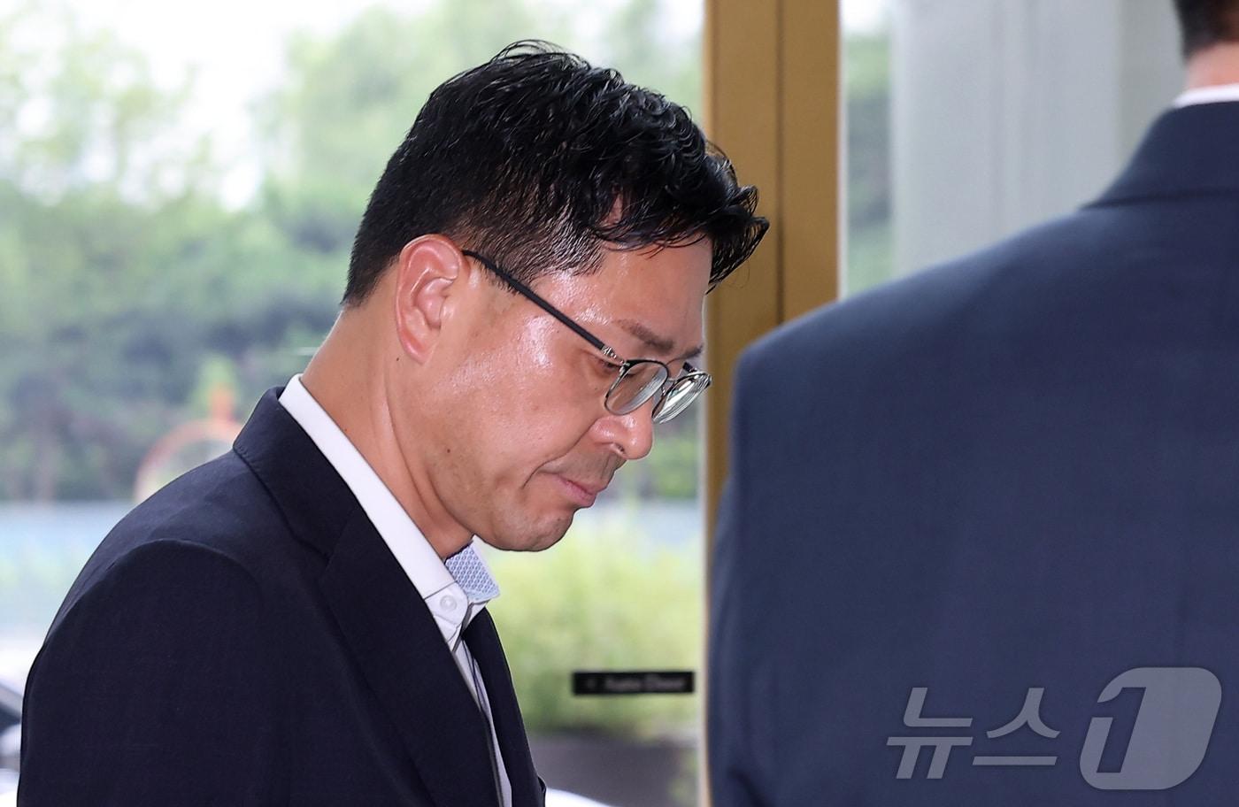 본문 이미지 - 주우현 롯데케미칼 첨단소재사업 대표이사가 15일 서울 송파구 잠실 롯데월드타워에서 열린 2026 하반기 롯데 VCM(Value Creation Meeting, 사장단회의)에 참석하고 있다. 2026.7.15 ⓒ 뉴스1 김성진 기자