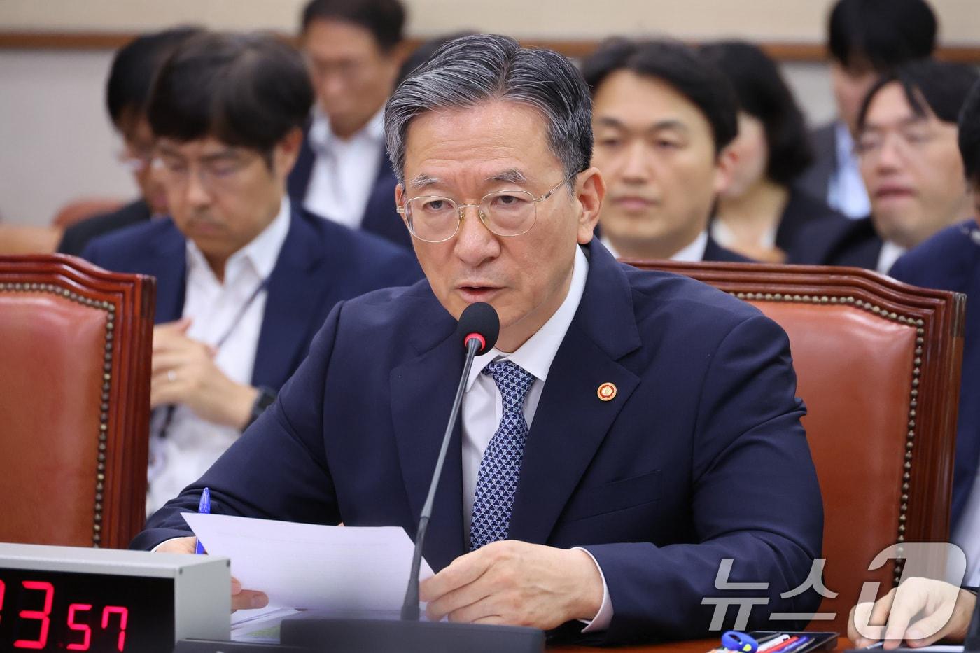 본문 이미지 - 정성호 법무부 장관이 15일 서울 여의도 국회에서 열린 법제사법위원회 전체회의에서 의원 질의에 답변하고 있다. 2026.7.15 ⓒ 뉴스1 신웅수 기자