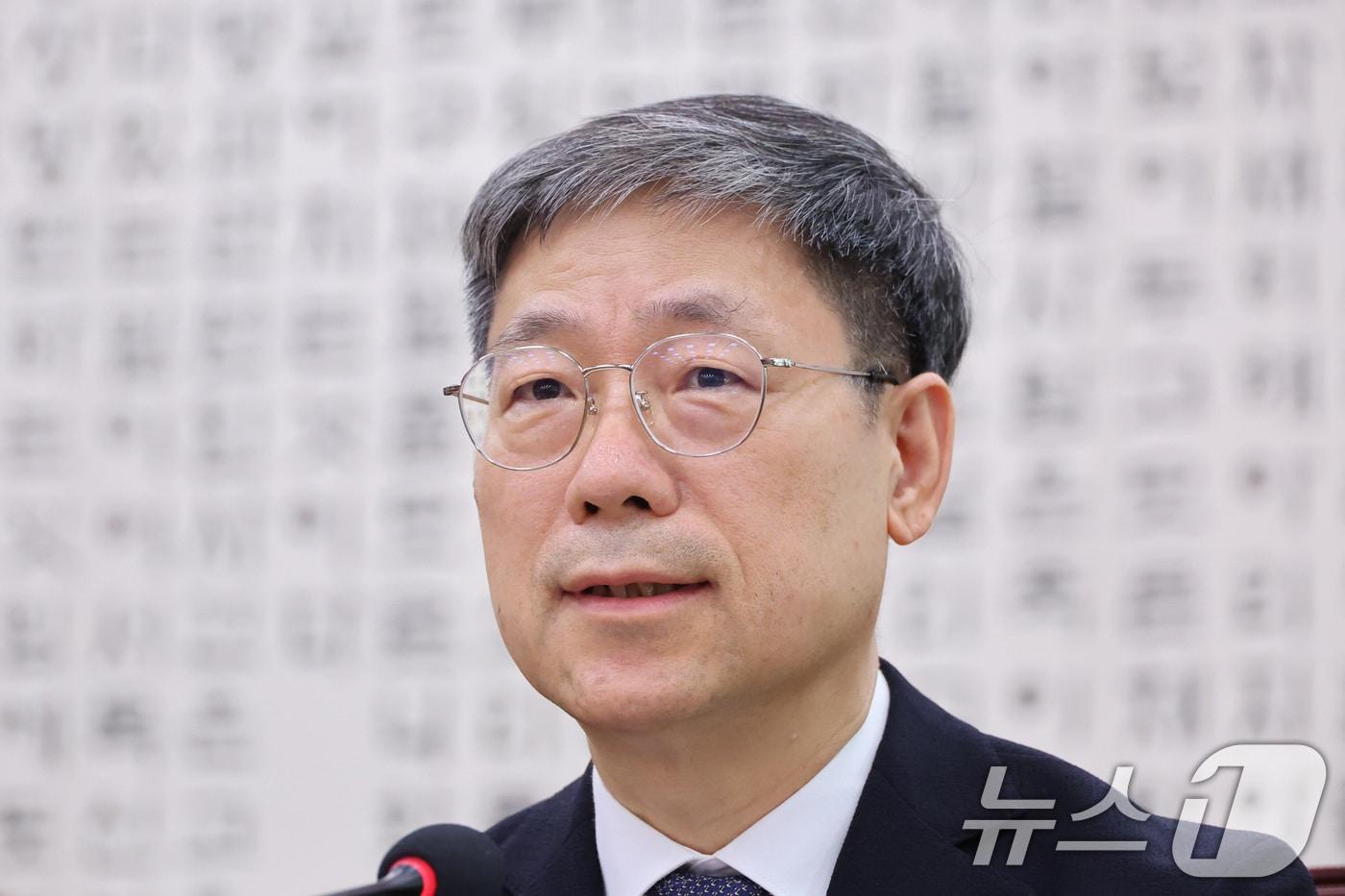 본문 이미지 - 노경필 신임 법원행정처장이 15일 서울 여의도 국회에서 열린 법제사법위원회 전체회의에서 의원 질의에 답변하고 있다. 2026.7.15 ⓒ 뉴스1 신웅수 기자