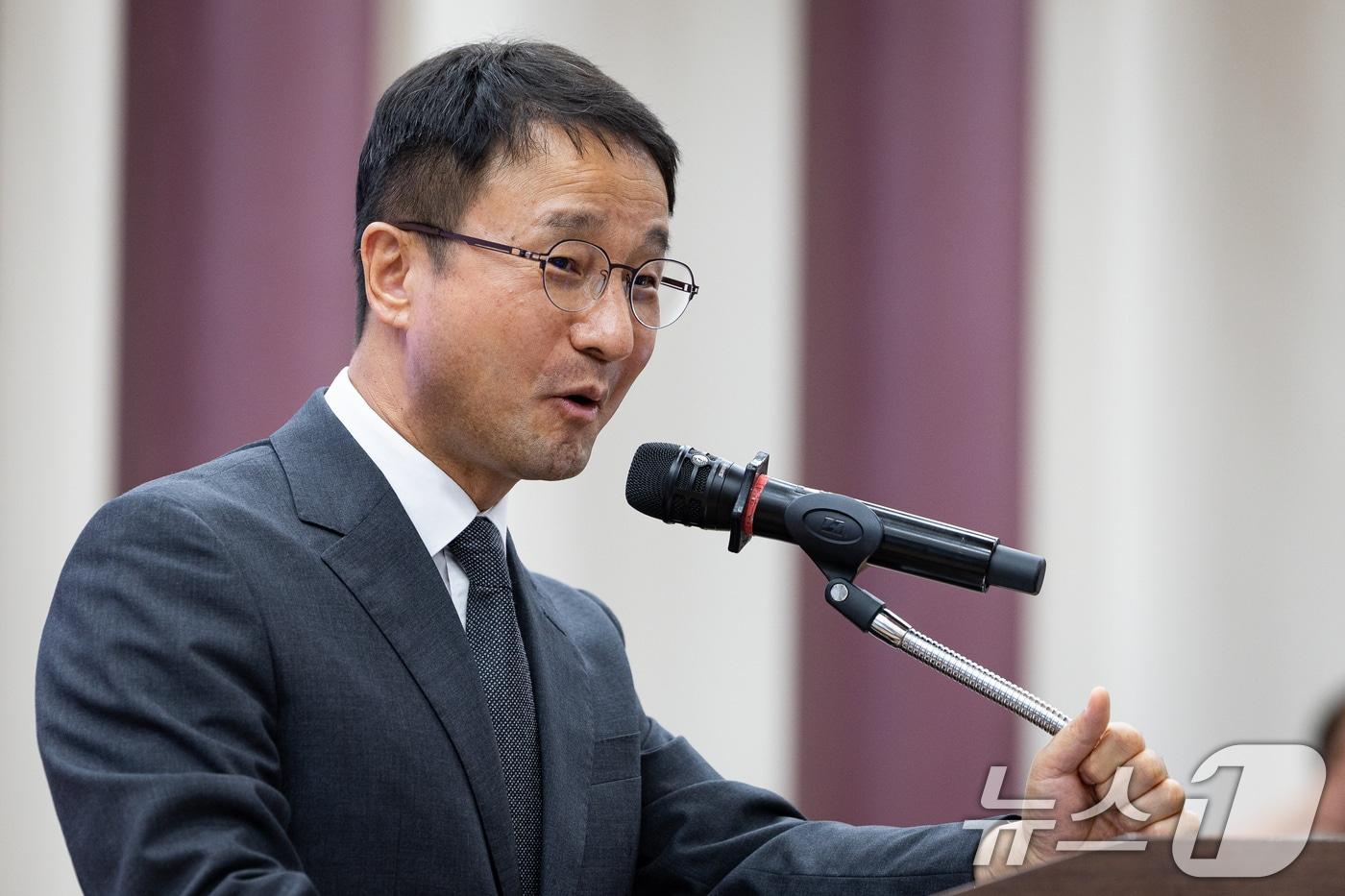 본문 이미지 - 한병도 더불어민주당 당대표 직무대행 겸 원내대표가 15일 서울 여의도 국회 의원회관에서 열린 '영·호남 우주항공 상생동맹' K-우주항공, 복합도시건설 특별법 제정 토론회에서 축사를 하고 있다. 2026.7.15 ⓒ 뉴스1 유승관 기자