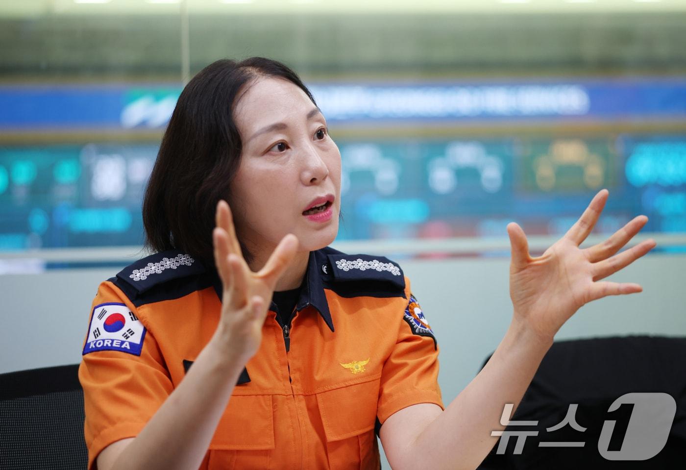 본문 이미지 - 허선경 경기도소방재난본부 119종합상황실 상황관리담당관이 15일 경기 수원시 팔달구 경기도소방재난본부 119종합상황실에서 뉴스1과 인터뷰를 하고 있다. ⓒ 뉴스1 김영운 기자