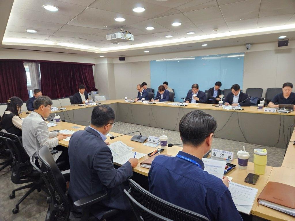본문 이미지 - '충남 첨단산업 기업투자 지원협의체' 진행 모습.(도 제공. 재판매 및 DB금지)/뉴스1