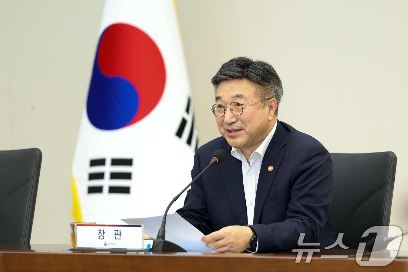 본문 이미지 - 윤호중 행정안전부 장관이 15일 오후 세종시 정부세종청사에서 열린 '2026년 제3차 특별성과포상금 수여식'에서 인사말을 하고 있다. (행정안전부 제공. 재판매 및 DB금지) 2026.7.15 ⓒ 뉴스1
