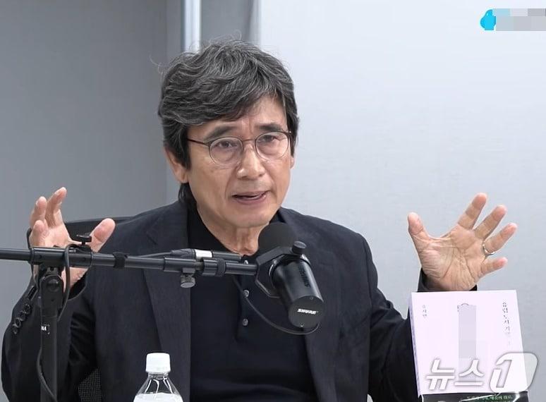 본문 이미지 - 지난 15일 유튜브 채널 '최욱의 매불쇼'에 출연한 유시민 작가. (유튜브 갈무리) 2026.7.16/뉴스1