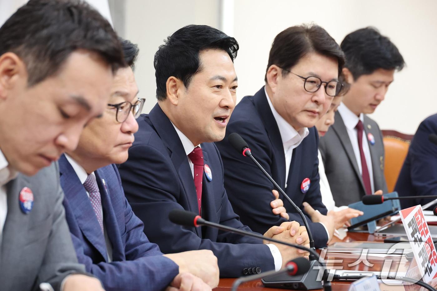 본문 이미지 - 16일 서울 여의도 국회에서 열린 최고위원회의. 2026.7.16 ⓒ 뉴스1 신웅수 기자
