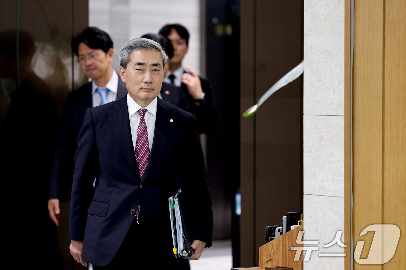 본문 이미지 - 신현송 한국은행 총재가 16일 오전 서울 중구 한국은행에서 열린 금융통화위원회 본회의에 참석하고 있다. 2026.7.16 ⓒ 뉴스1 사진공동취재단