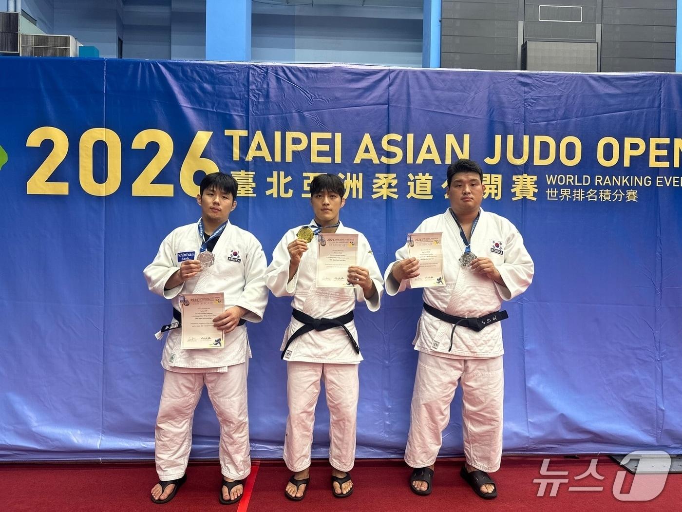 본문 이미지 - 용인시 직장운동경기부 유도팀이 2026 아시안오픈 타이페이 대회에서 금메달 1개와 은메달 2개를 획득했다.(용인시 제공)