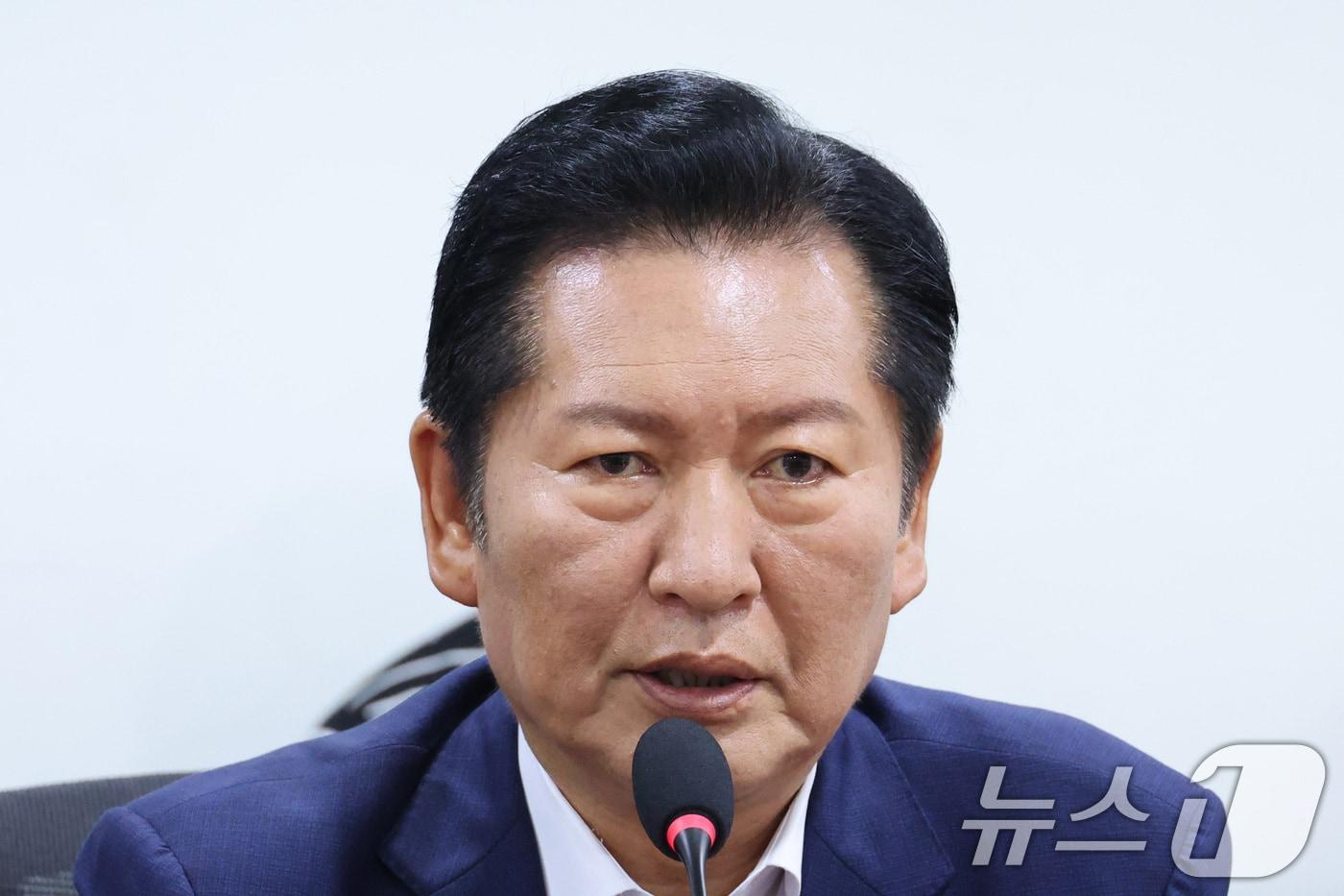 본문 이미지 - 더불어민주당 당권 주자인 정청래 의원이 16일 서울 여의도 국회 의원회관에서 열린 검사 권력 오남용 사례로 본 형사소송법 개정 토론회에서 발언하고 있다. 2026.7.16 ⓒ 뉴스1 신웅수 기자