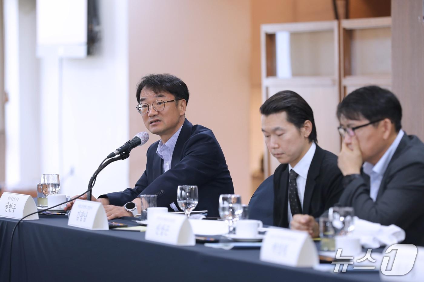 본문 이미지 - 정연우 지식재산처 차장(왼쪽에서 1번째)이 ‘2026년 제3차 지식재산 정책포럼’에서 발언하고 있다.(지식재산처 제공. 재판매 및 DB금지)/뉴스1