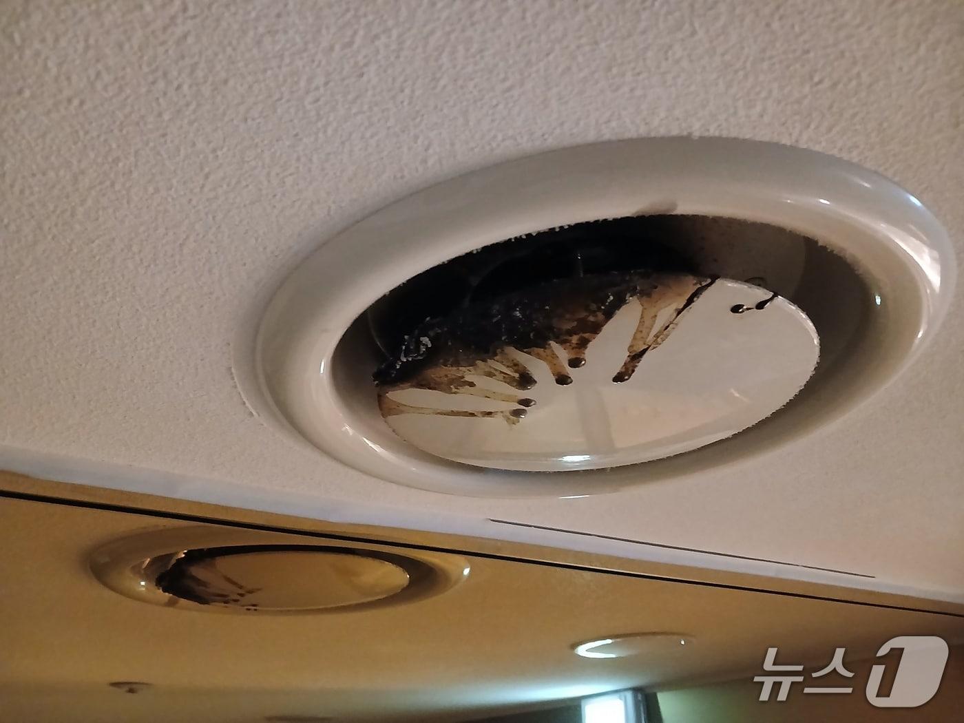 본문 이미지 - 지난 9일 화재가 발생한 전남광주 순천시 덕암동 한 산후조리원 환풍기.(전남소방본부 제공. 재판매 및 DB금지)