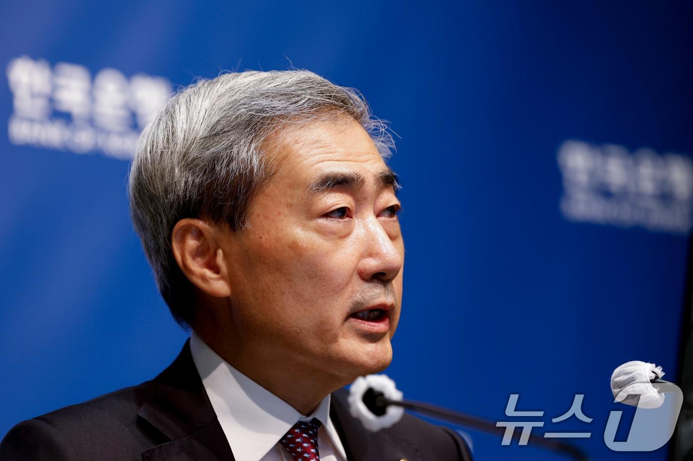본문 이미지 - 신현송 한국은행 총재가 16일 오전 서울 중구 한국은행에서 열린 금융통화위원회 통화정책방향 기자간담회에서 발언하고 있다. 2026.7.16 ⓒ 뉴스1 사진공동취재단