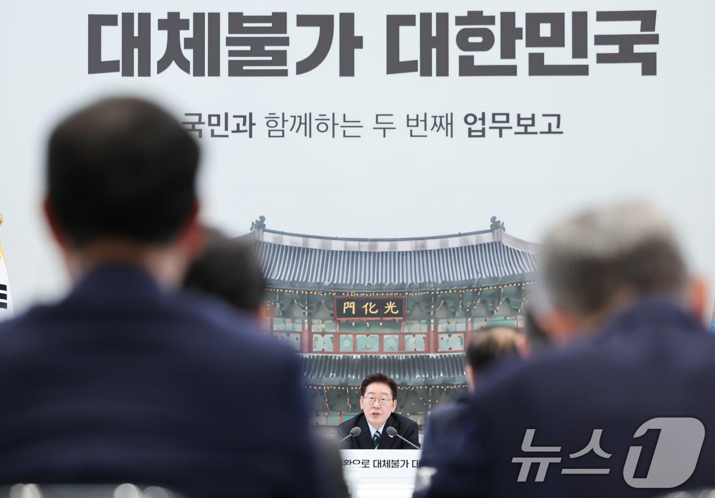 본문 이미지 - 이재명 대통령이 16일 청와대 영빈관에서 열린 국토교통부, 농림축산식품부, 해양수산부 2차 업무보고에서 발언을 하고 있다. 2026.7.16 ⓒ 뉴스1 이재명 기자