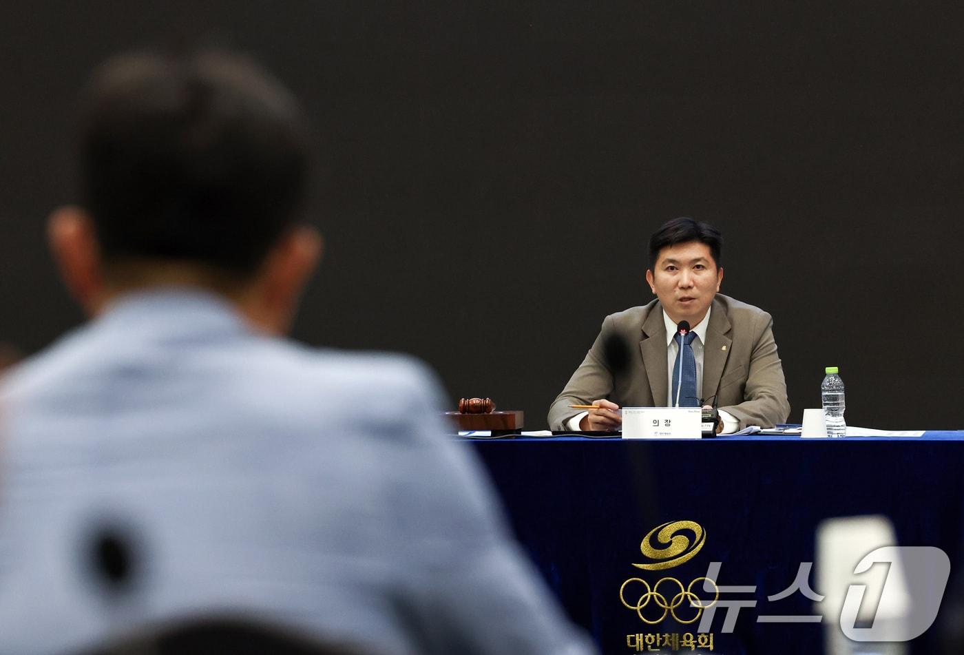 본문 이미지 - 유승민 대한체육회장이 16일 오후 서울 송파구 올림픽파크텔에서 열린 임시대의원총회에서 인사말을 하고 있다. 2026.7.16 ⓒ 뉴스1 최지환 기자