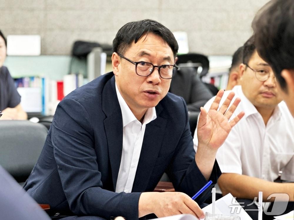 본문 이미지 - 임하수 산림청 차장이 15일 정부대전청사에서 '숲으로 행복한 대한민국 실현을 위한 하반기 핵심 추진과제'와 관련, 브리핑을 하고 있다. /뉴스1