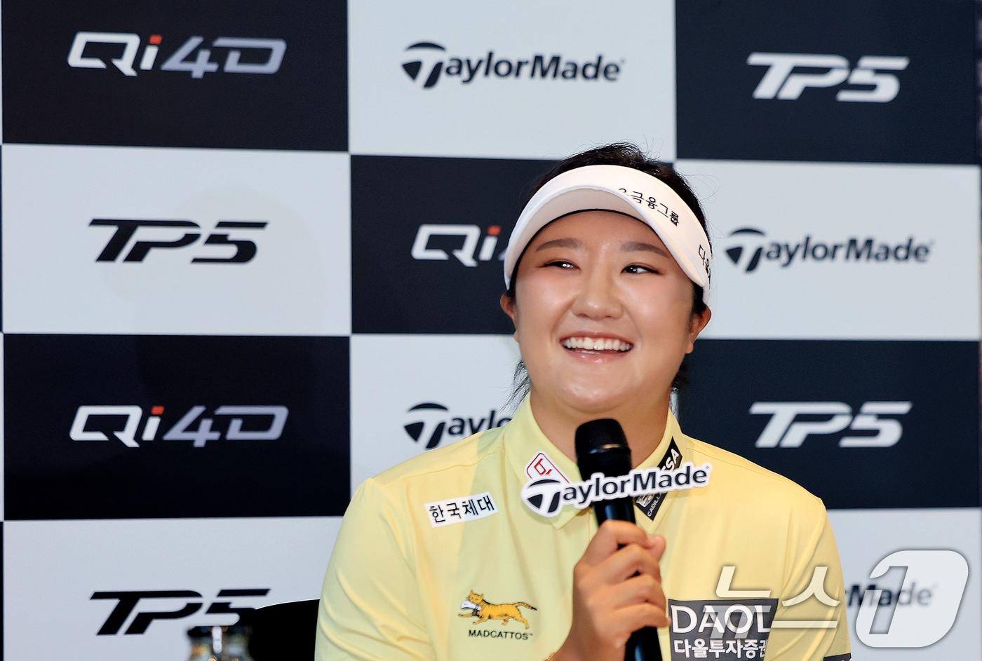 본문 이미지 - KPMG 여자 PGA 챔피언십, 아문디 에비앙 챔피언십에서 우승한 LPGA 프로골퍼 유해란이 16일 서울 여의도 콘래드 호텔에서 열린 기자회견을 하고 있다. 2026.7.16 ⓒ 뉴스1 이호윤 기자