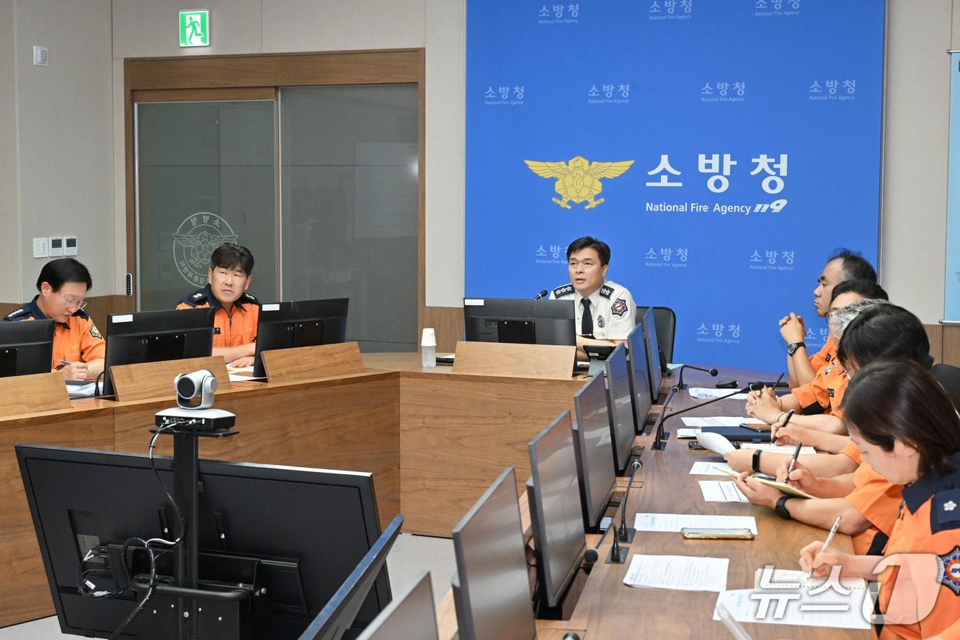 본문 이미지 - 소방청이 16일 전국 소방본부장과 호우 대처상황 점검회의 개최를 하고 있다.(소방청 제공)