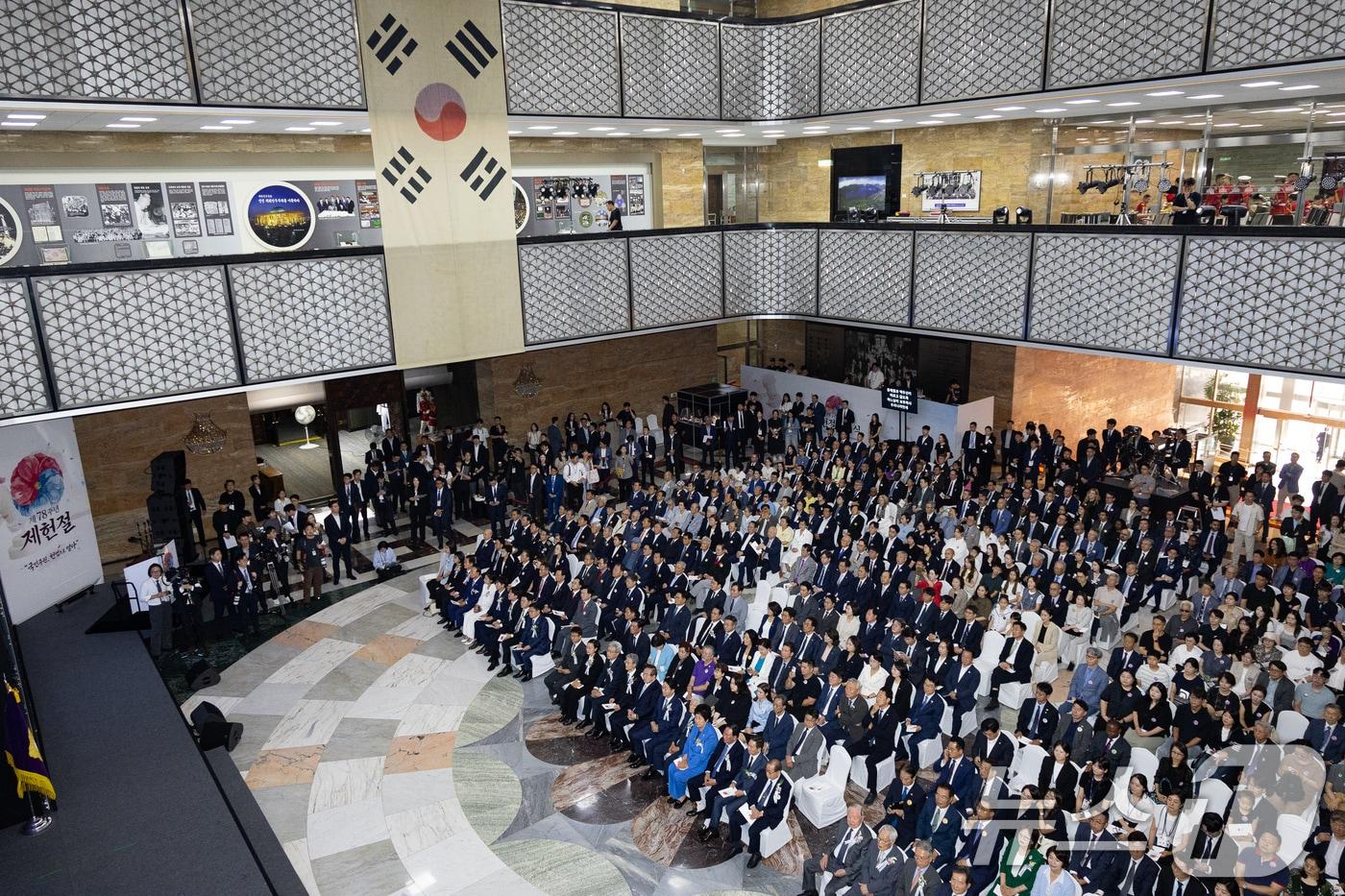 본문 이미지 - 17일 서울 여의도 국회에서 제78주년 제헌절 경축식이 열리고 있다. 2026.7.17 ⓒ 뉴스1 유승관 기자