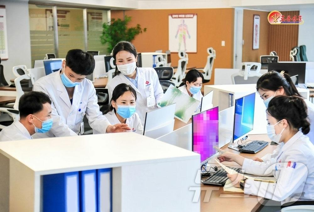 본문 이미지 - (평양 노동신문=뉴스1) = 북한 평양 강동군병원. [국내에서만 사용가능. 재배포 금지. DB 금지. For Use Only in the Republic of Korea. Redistribution Prohibited] rodongphoto@news1.kr