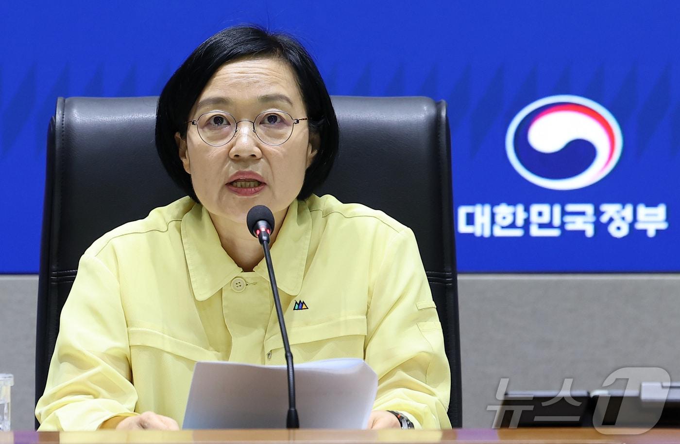 본문 이미지 - 한성숙 국무총리가 18일 서울 종로구 정부서울청사 서울상황센터에서 열린 호우 대처상황 점검회의에서 모두발언을 하고 있다. 2026.7.18 ⓒ 뉴스1 김성진 기자