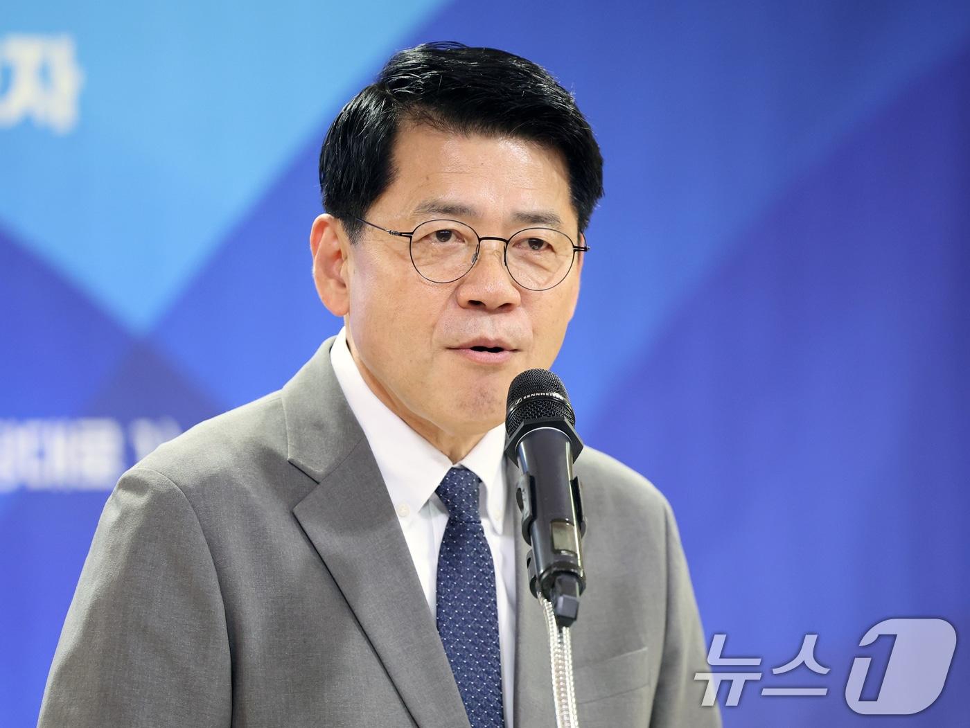 본문 이미지 - 김준형 조국혁신당 당대표 권한대행이 19일 오후 서울 여의도 국회 의원회관에서 열린 '당대표 및 최고위원 후보자 수도권·강원 경청 간담회'에서 인사말을 하고 있다. 2026.7.19 ⓒ 뉴스1 황기선 기자
