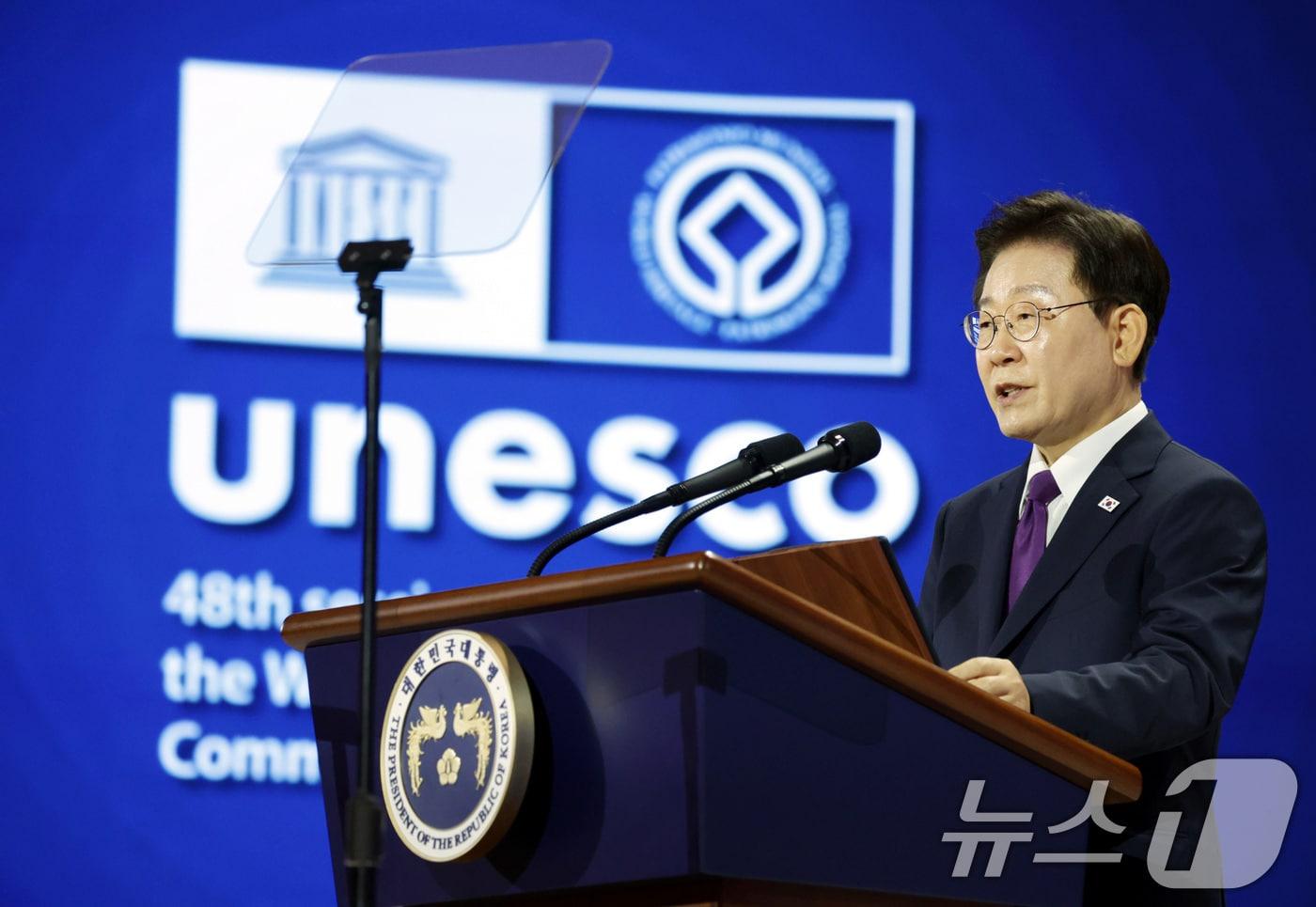 본문 이미지 - 이재명 대통령이 19일 부산에서 열린 제48차 유네스코 세계유산위원회 개회식에서 축사를 하고 있다. (청와대통신사진기자단) 2026.7.19 ⓒ 뉴스1 이재명 기자