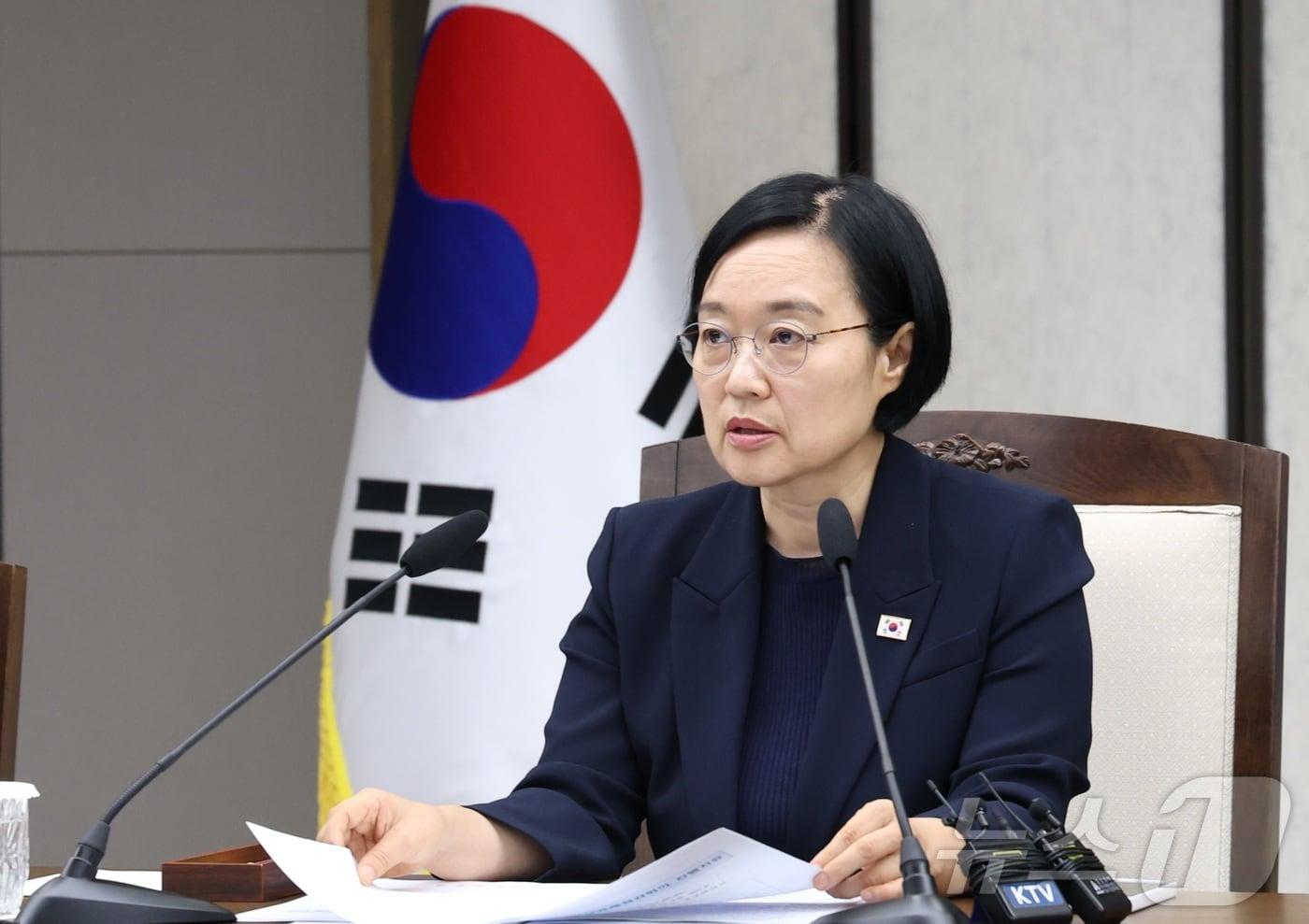 본문 이미지 - 한성숙 국무총리가 2일 세종시 정부세종청사에서 열린 비상경제점검회의를 주재하며 발언하고 있다. 2026.7.2 ⓒ 뉴스1 김기남 기자