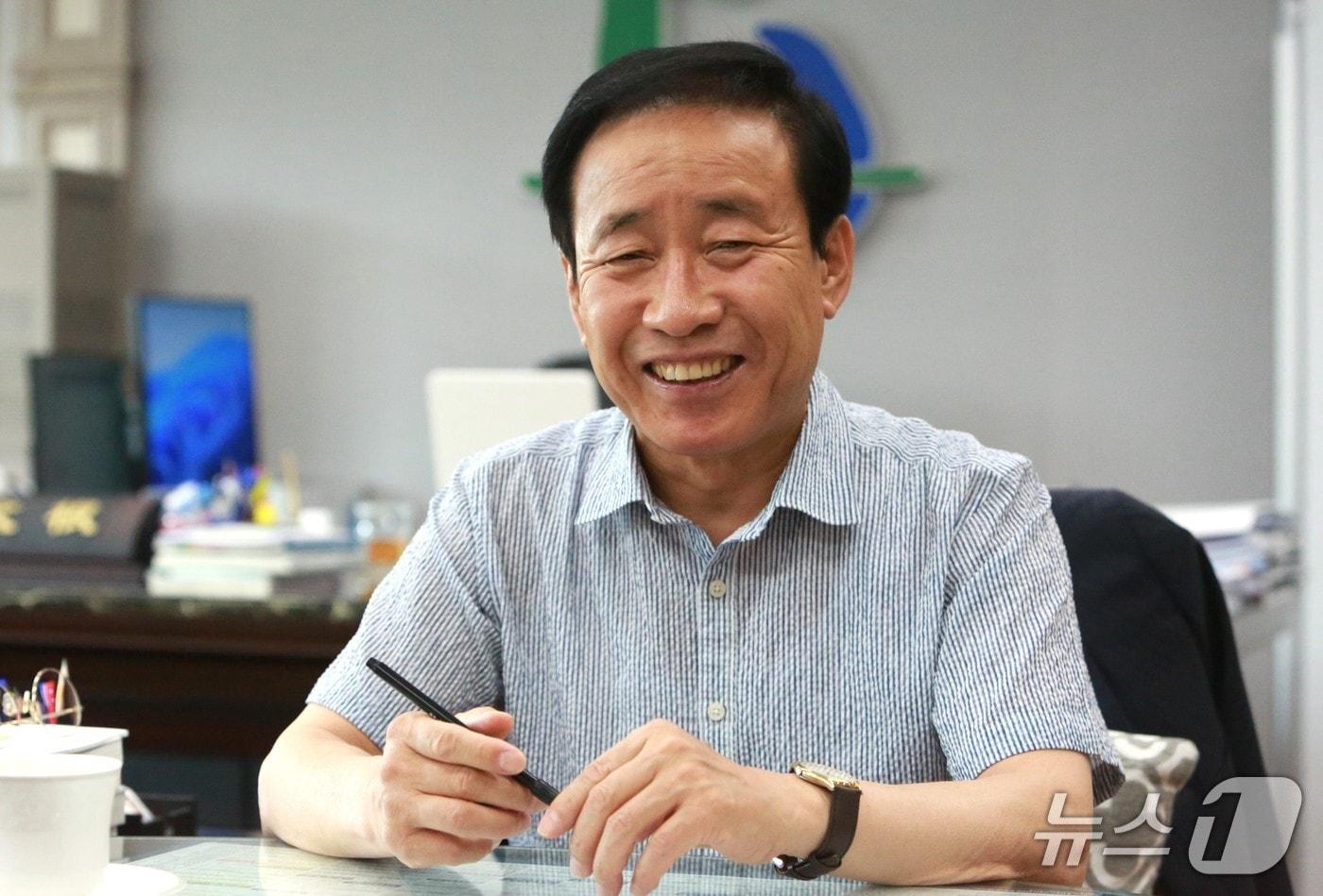 본문 이미지 - 뉴스1과 인터뷰하는 김문근 단양군수 ⓒ 뉴스1