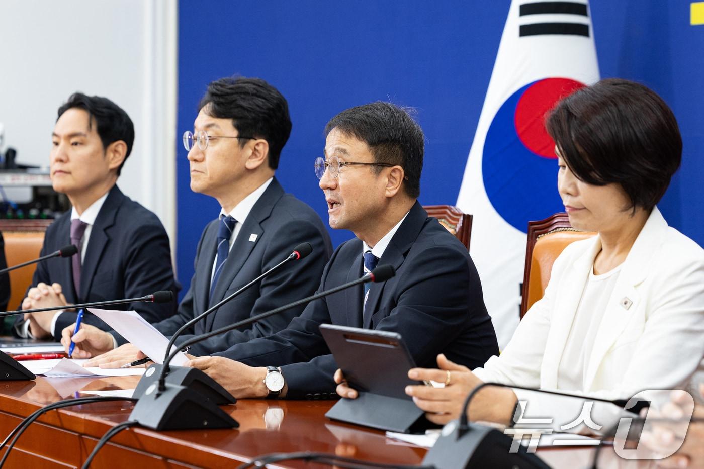 본문 이미지 - 한병도 더불어민주당 당대표 직무대행 겸 원내대표가 2일 서울 여의도 국회에서 열린 정책조정회의에서 모두 발언을 하고 있다. 2026.7.2 ⓒ 뉴스1 유승관 기자