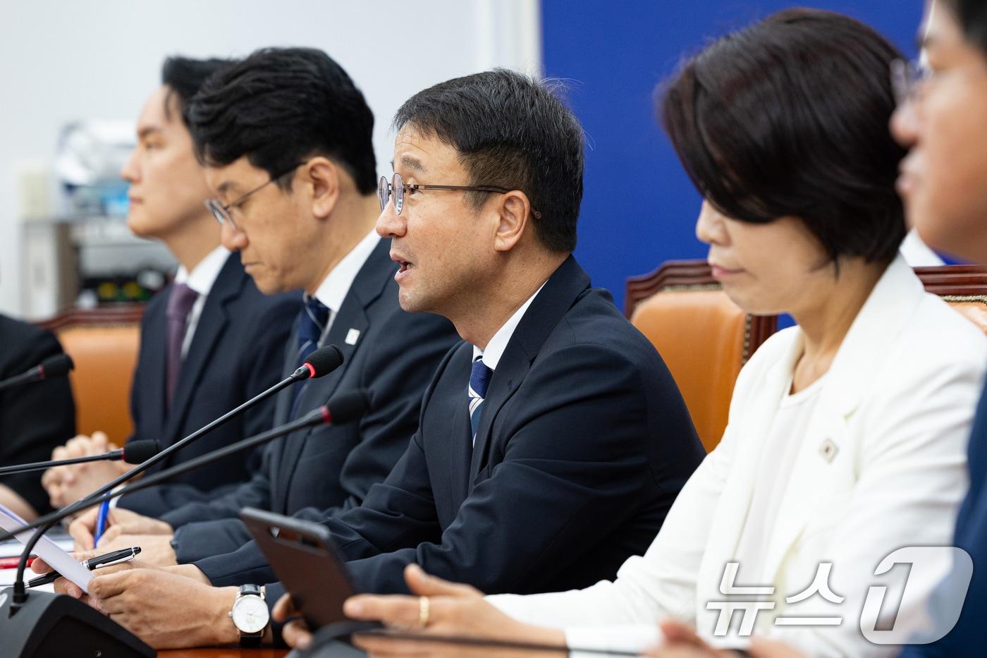 본문 이미지 - 한병도 더불어민주당 당대표 직무대행 겸 원내대표가 2일 서울 여의도 국회에서 열린 정책조정회의에서 모두 발언을 하고 있다. 2026.7.2 ⓒ 뉴스1 유승관 기자