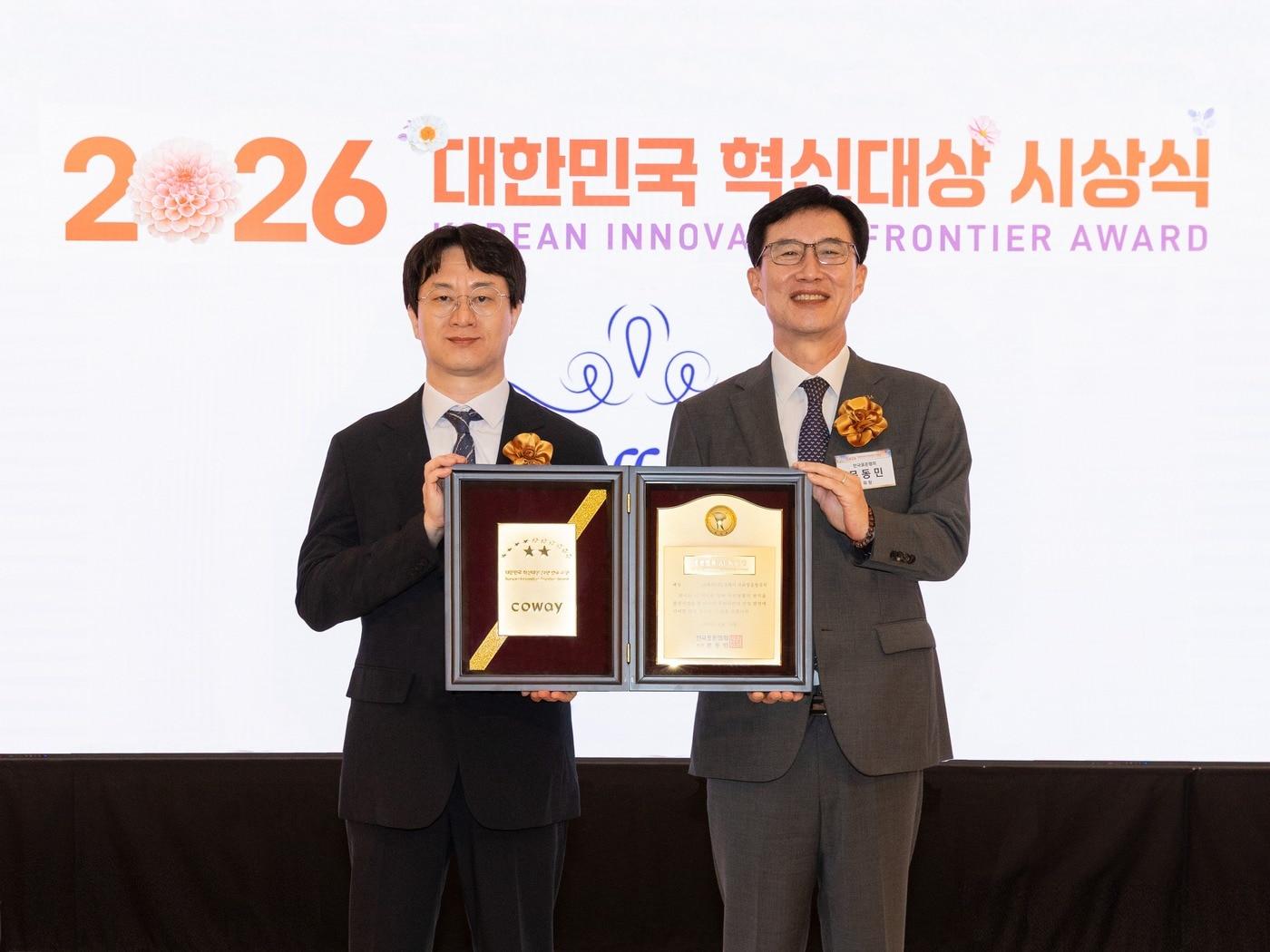 본문 이미지 -  코웨이가 '2026 대한민국 혁신대상'에서 4개 제품이 혁신상을 수상하며 24년 연속 수상 기록을 달성했다. (코웨이 제공)