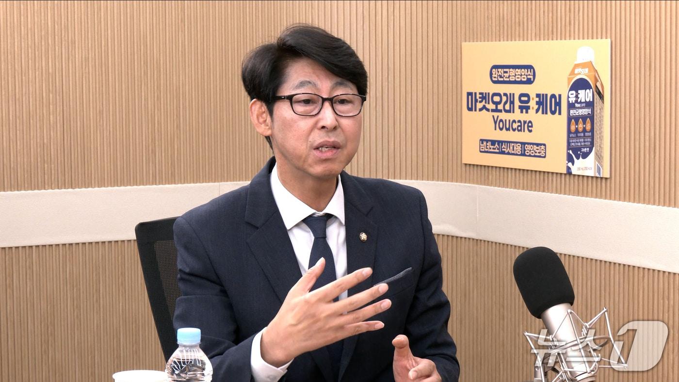 본문 이미지 - 뉴스1TV '팩트앤뷰'에 출연한 이훈기 더불어민주당 의원. 2026.7.2./뉴스1