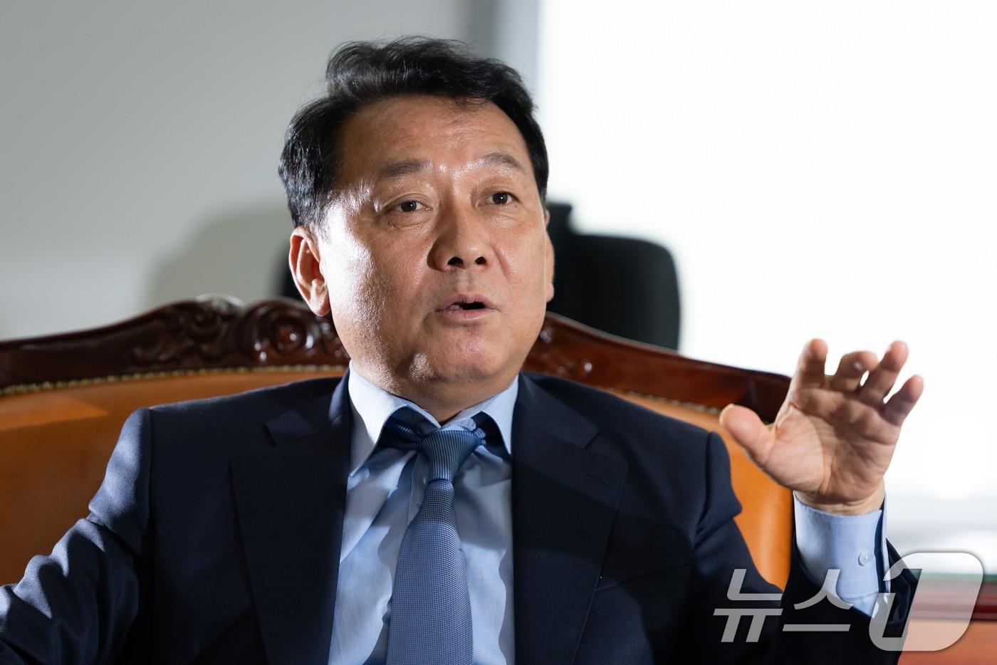 본문 이미지 - 이광재 국회 예산결산특별위원장이 지난 2일 서울 여의도 국회에서 뉴스1과 인터뷰하고 있는 모습. ⓒ 뉴스1 유승관 기자