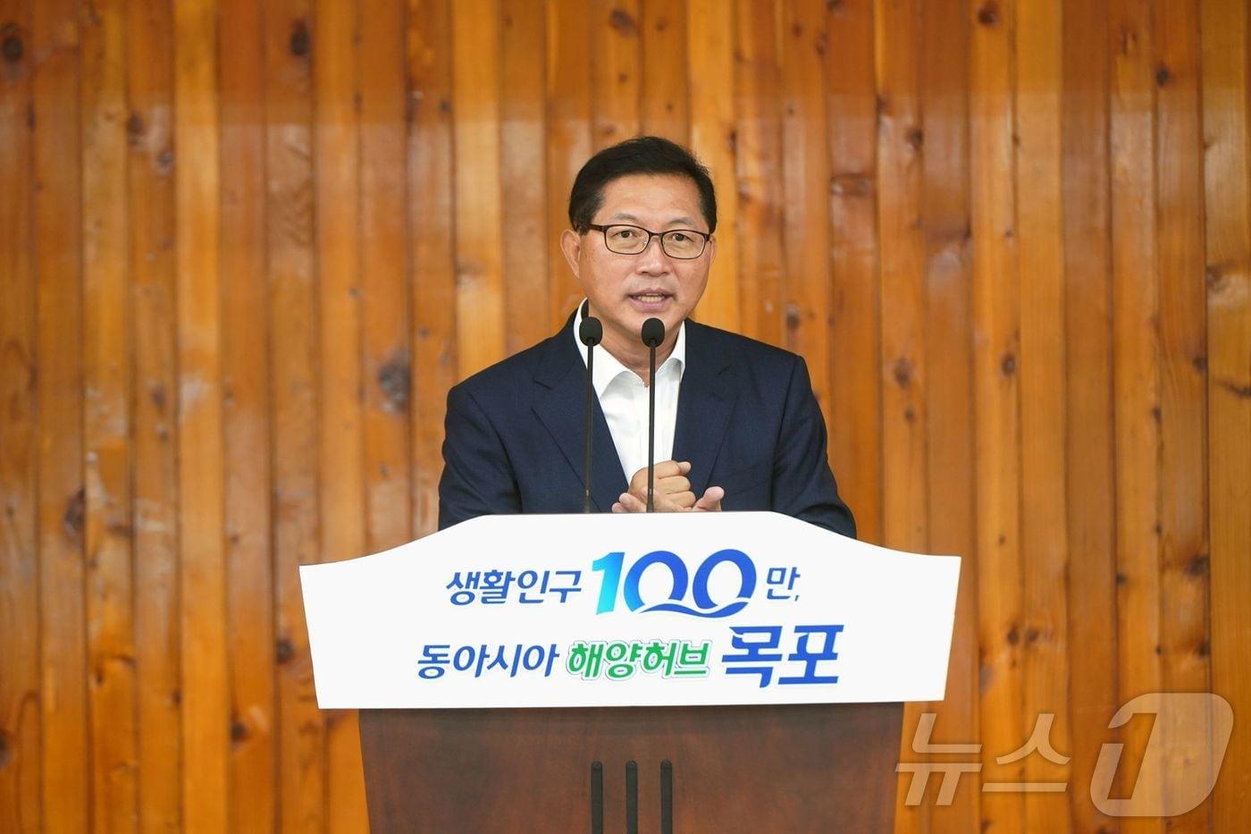 본문 이미지 - 강성휘 목포시장이 2일 정례조회에서 목포 대전환 청사진을 제시하고 있다.(목포시 제공. 재판매 및 DB금지) 2026.7.2 ⓒ 뉴스1 