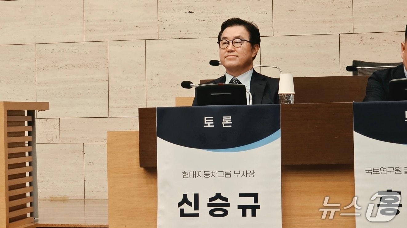 본문 이미지 - 2일 오전 대한상공회의소에서 열린 '지역 균형발전 X AI 성장을 위한 해법 토론회'에 참석한 신승규 현대차그룹 부사장 2026.7.2 ⓒ 뉴스1 박기범 기자