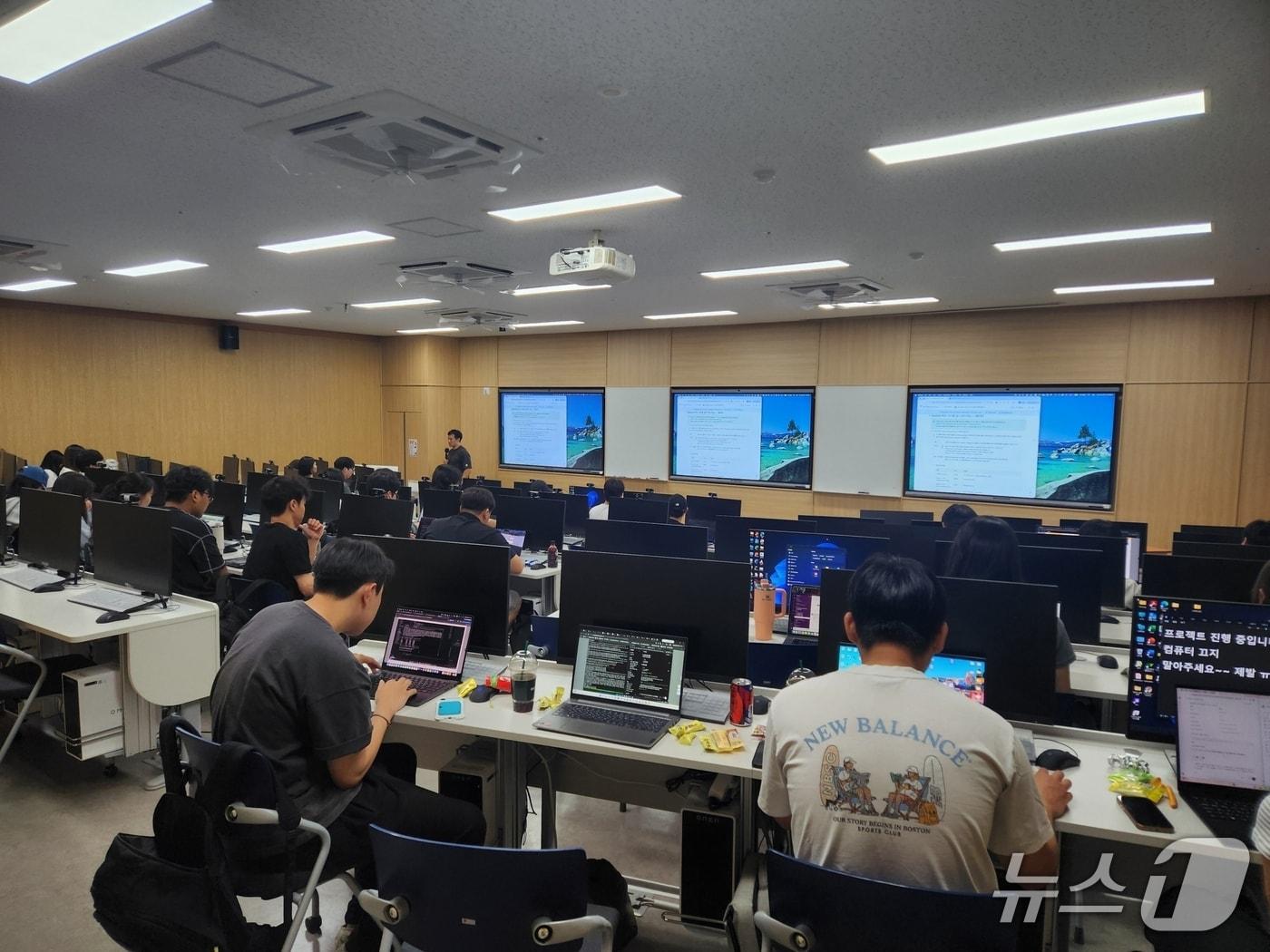 본문 이미지 - 건양대 SW중심대학사업단은 과학기술정보통신부와 정보통신기획평가원 후원의 'AI Agent Action Decision' 프로그램을 운영한다.(건양대학교 제공. 재판매 및 DB 금지)