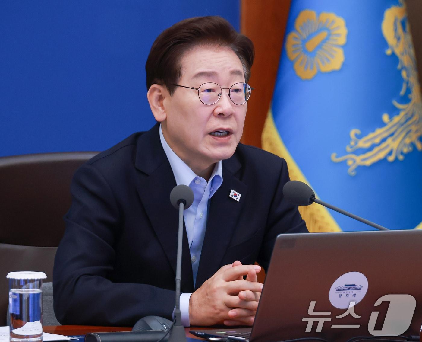 본문 이미지 - 이재명 대통령이 2일 청와대에서 열린 수석보좌관회의에서 발언하고 있다 (청와대통신사진기자단) 2026.7.2 ⓒ 뉴스1 이재명 기자
