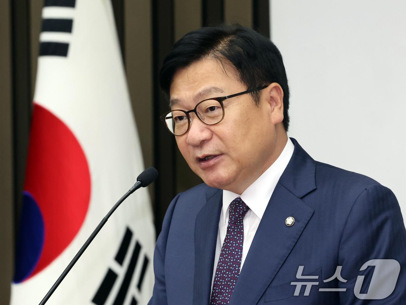 본문 이미지 - 정점식 국민의힘 원내대표가 2일 오후 서울 여의도 국회에서 열린 의원총회에서 모두발언을 하고 있다. 2026.7.2 ⓒ 뉴스1 황기선 기자