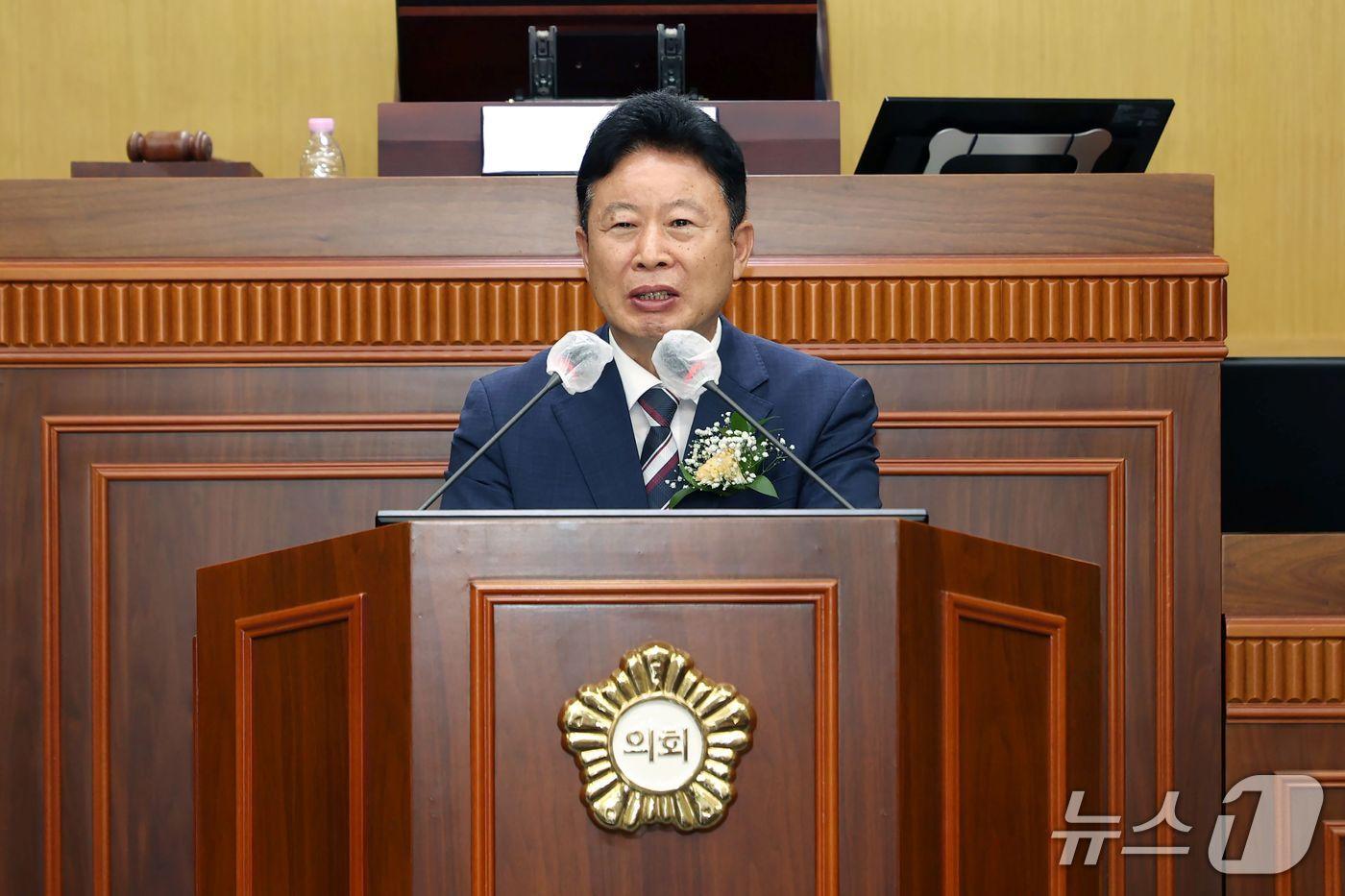 본문 이미지 -  서태원 경기 가평군수가 지난 1일 제10대 군의회 개원식에 참석해 축사하고 있다.(가평군 제공. 재판매 및 DB 금지)/뉴스1