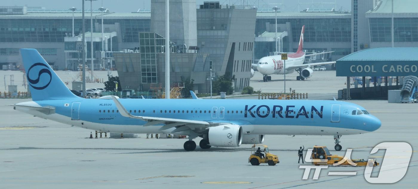 본문 이미지 - 사진은 2일 인천국제공항 계류장 대한항공 여객기 모습(사진은 기사 내용과 관계 없음) 2026.7.2 ⓒ 뉴스1 안은나 기자